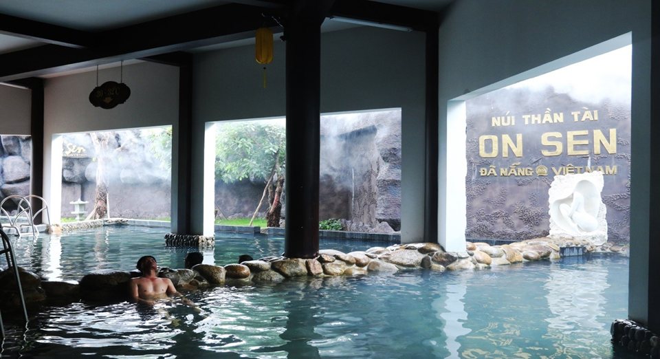 Khu tắm Onsen dành cho nam tại Núi Thần Tài